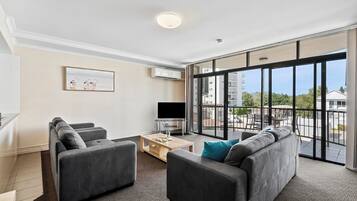 Leilighet – standard, flere soverom, ikke-røyk, kjøkken (3Brm PENTHOUSE) | Oppholdsområde | En 40-tommers LCD-TV med digitale kanaler samt TV