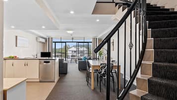 Appartement Standard, plusieurs chambres, non-fumeur, cuisine (3Brm PENTHOUSE) | Coin séjour