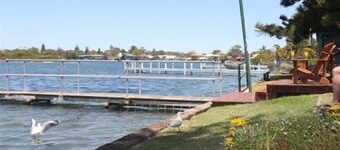 Black Swan Waterfront Motel