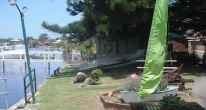 Black Swan Waterfront Motel