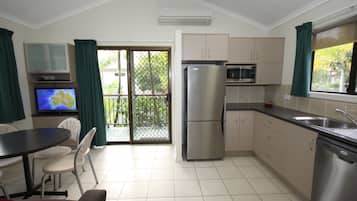 Three Bedroom Holiday Villa | Private kitchen