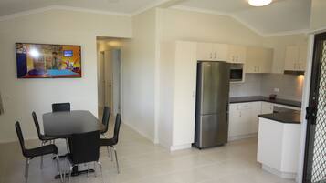 Three Bedroom Holiday Home | Living area | LED TV, table tennis