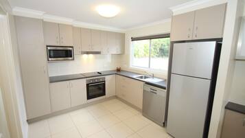 Kabin Superior, 3 kamar tidur, 2 kamar mandi | Dapur pribadi | Lemari es besar, microwave, kompor, dan mesin pembuat kopi/teh