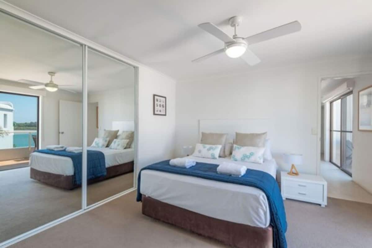 Ameublement personnalisé, fer et planche à repasser