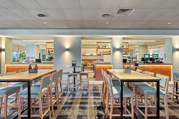 Lunch and dinner served - Brighton Hotel (Brighton)