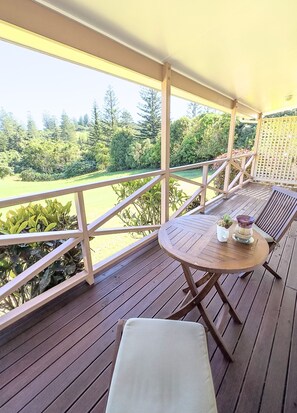 Superior-Ferienhaus, 1 Schlafzimmer, Balkon, Gartenblick | Terrasse/Patio