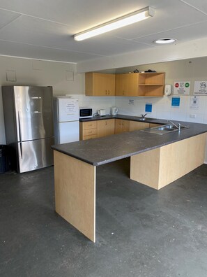 Dining - Shelly Beach Holiday Park (Bateau Bay)