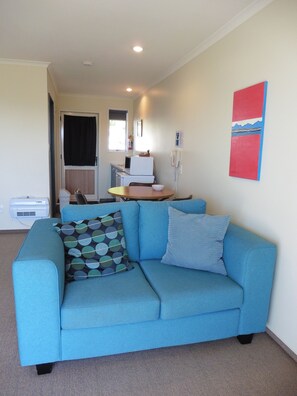 Studio, Nichtraucher, Kochnische (Unit) | Wohnbereich | Fernseher