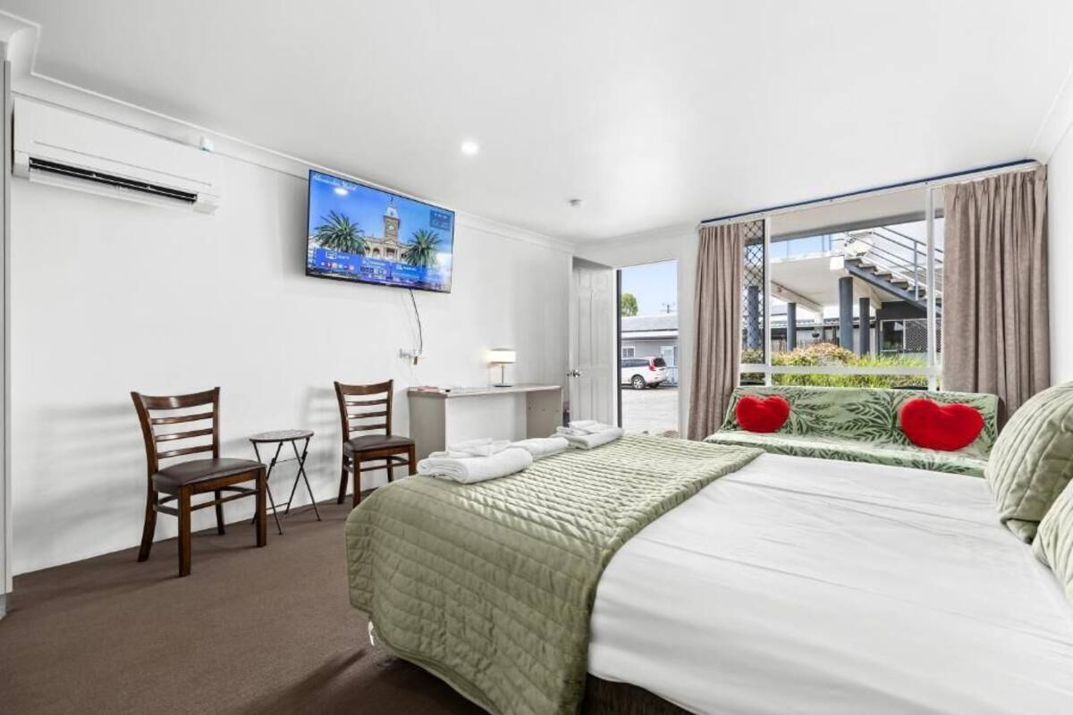 Chambre Deluxe, 1 grand lit | Espace de travail pour ordinateur portable, chambres insonorisées