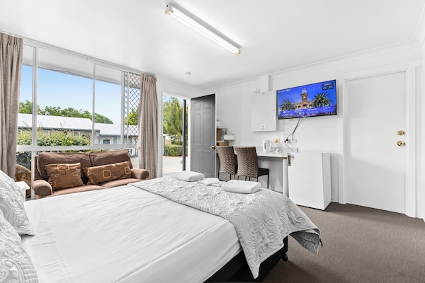 Double Room | Laptop workspace, soundproofing, iron/ironing board