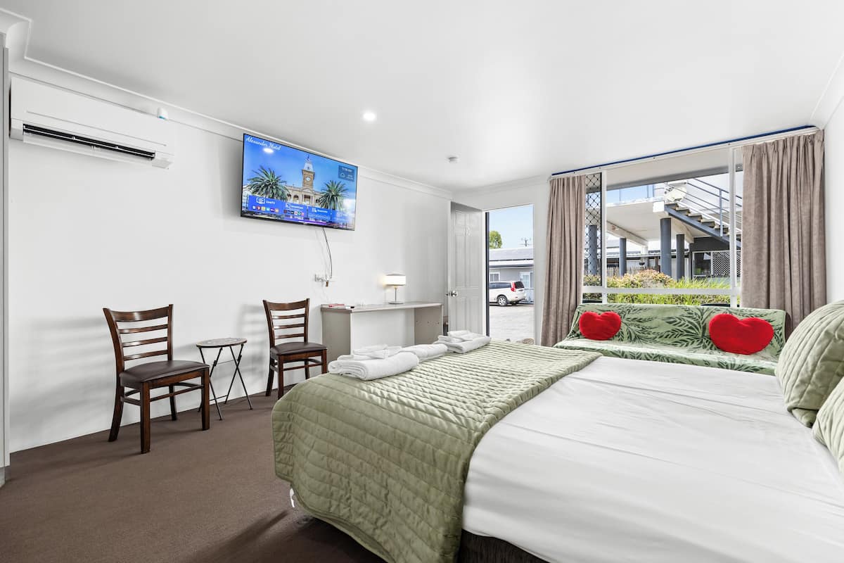 Double Room | 1 bedroom, laptop workspace, soundproofing, iron/ironing board