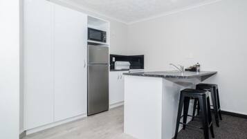 Standard Suite, 2 Bedrooms, Kitchenette (2 Bedoom Apartment) | Private kitchen