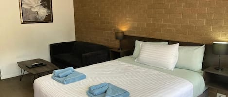 Superior Room | Iron/ironing board, free WiFi, bed sheets