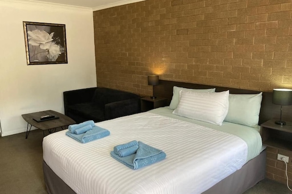 Superior Room | Iron/ironing board, free WiFi, bed sheets