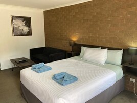 Superior Room | Iron/ironing board, free WiFi, bed sheets
