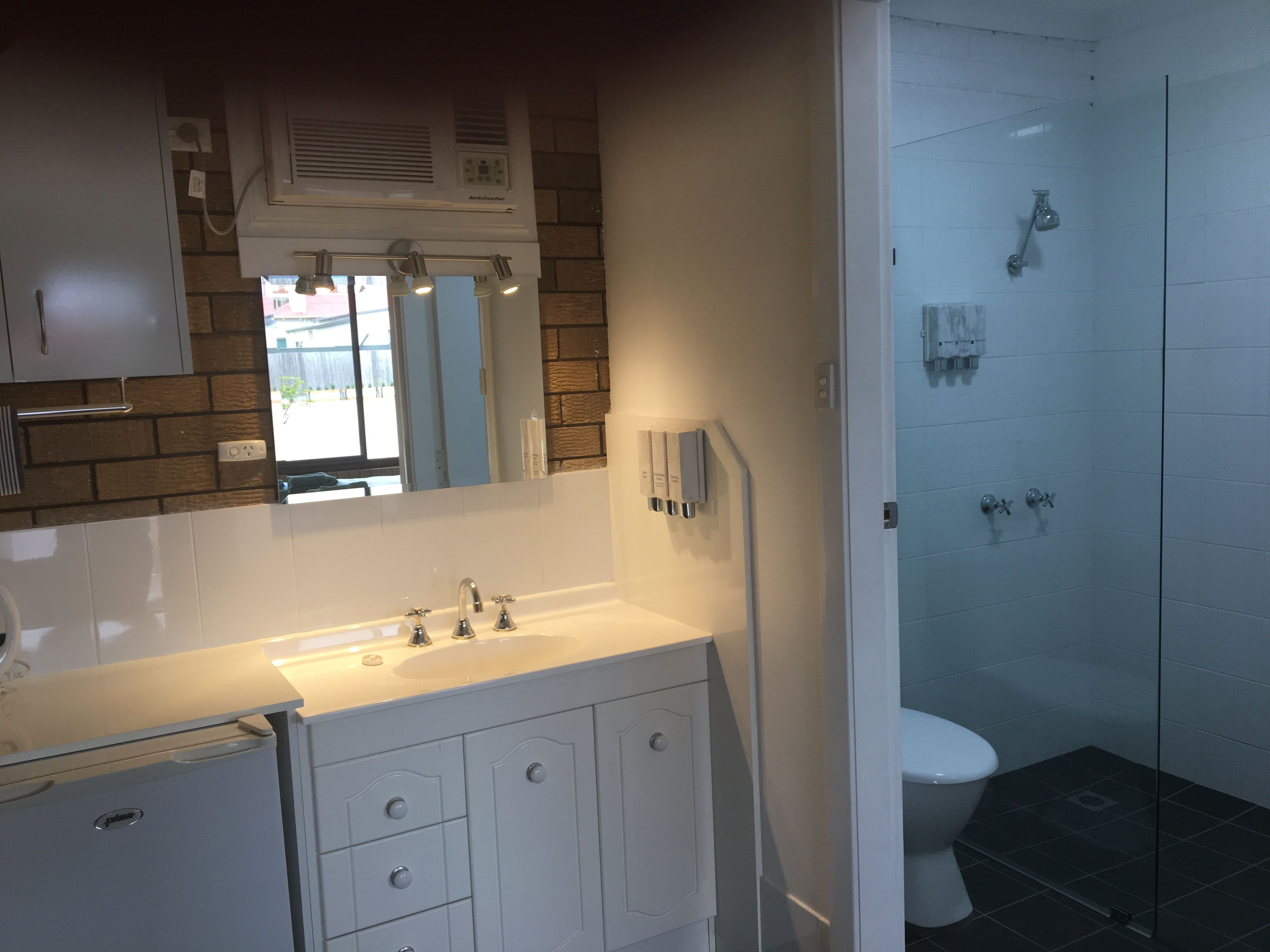 Deluxe Room, Non Smoking (Deluxe Queen Room) | Iron/ironing board, free WiFi, bed sheets