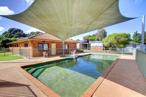 Hồ bơi trong nhà, hồ bơi ngoài trời 