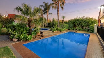 2 piscines extérieures