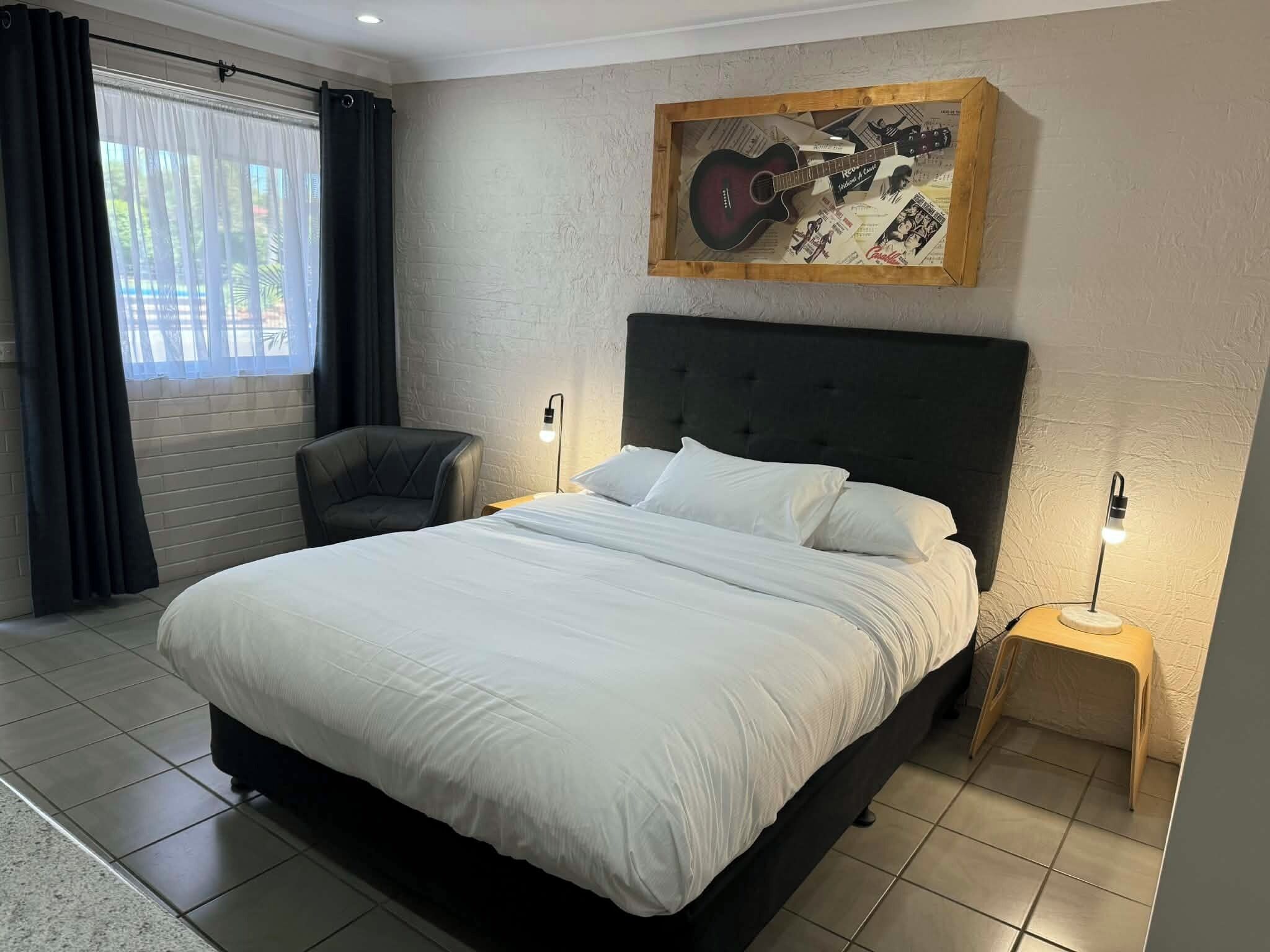 Corporate Queen Room | Free WiFi, bed sheets