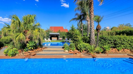 2 piscinas al aire libre