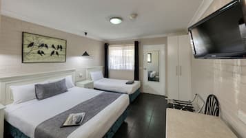 豪華客房, 非吸煙房, 微波爐 (Family Room 2 + 1) | 免費 Wi-Fi、床單