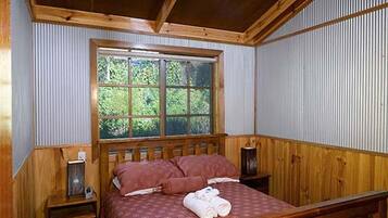 2 kamar tidur dan setrika/meja setrika