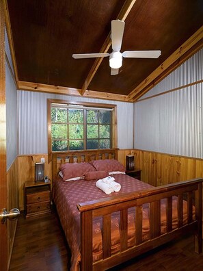 2 bedrooms, iron/ironing board - Port Bayou Cottage (Port Campbell)