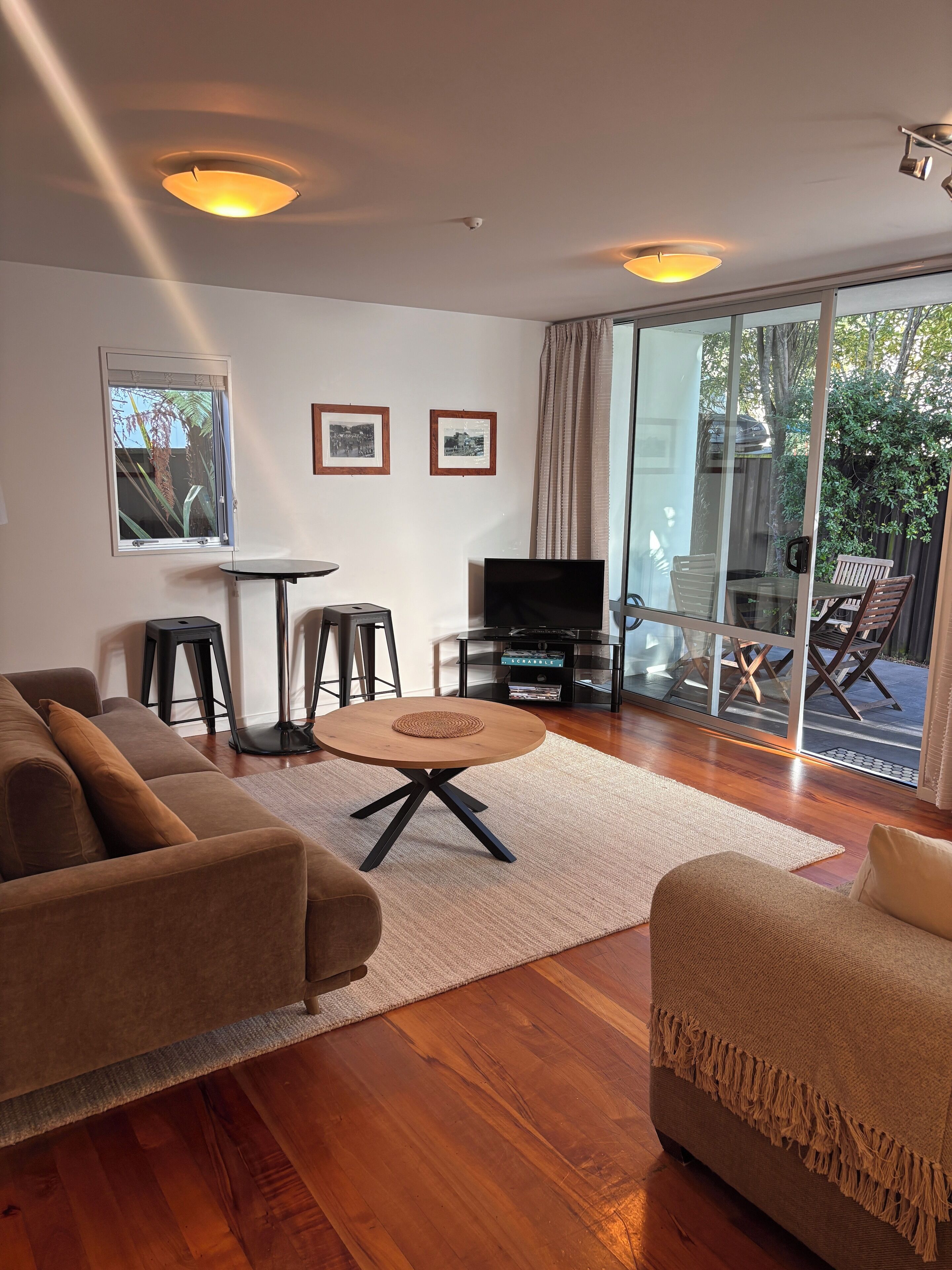 Family Apartment, 2 Bedrooms | Living area | 32-inch TV with satellite channels, Netflix