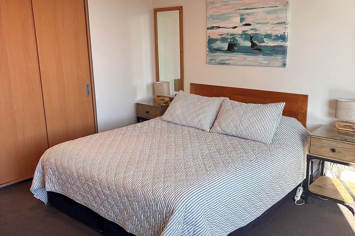 Iron/ironing board, free WiFi, bed sheets, wheelchair access