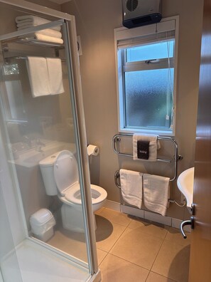 Family Apartment, 2 Bedrooms | Bathroom