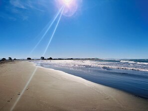 Pantai di sekitar