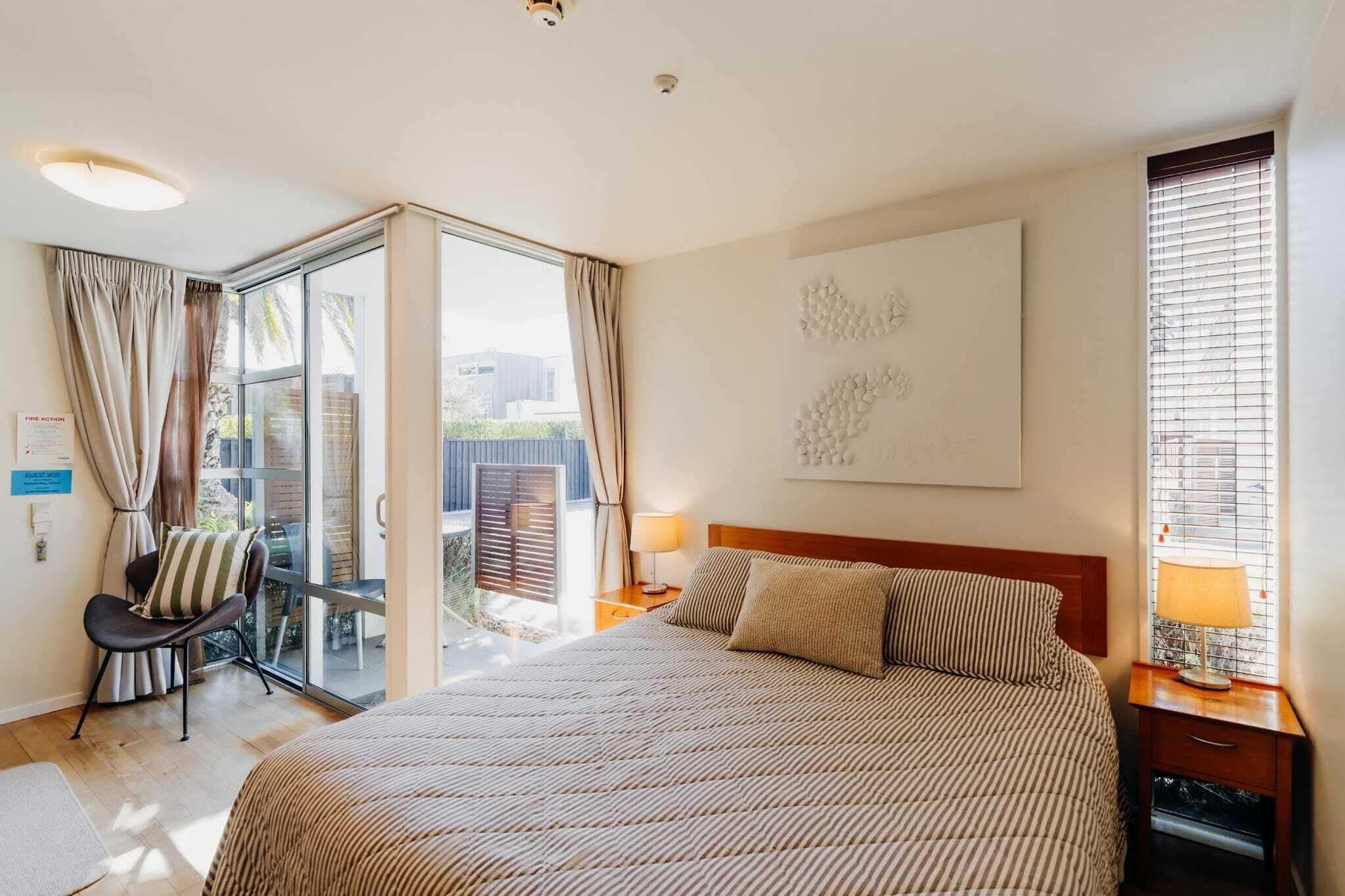 Studio Deluxe | Khu phòng khách | TV 32-inch có truyền hình vệ tinh, Netflix 