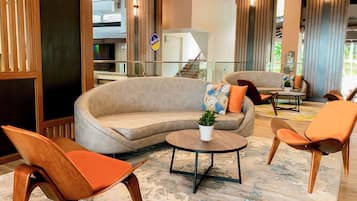 Coin salon dans le hall