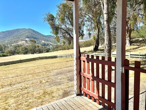 3 Bedroom Premium Cottage | Terrace/patio - The Black Sparrow (Howqua Inlet)