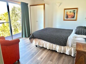 Luxury Chalet, 1 Bedroom, Valley View with Spa | Ropa de cama de alta calidad y colchones con acolchado adicional