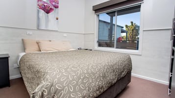 Quarto (Kingfisher - 1 Queen+2 Bunk+1 Single) | Ferros/tábuas de passar roupa, roupa de cama