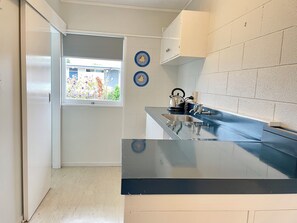 Studio, Kitchenette | Private kitchenette