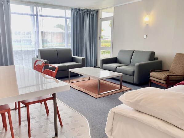 Deluxe Suite, 3 Bedrooms | Living room