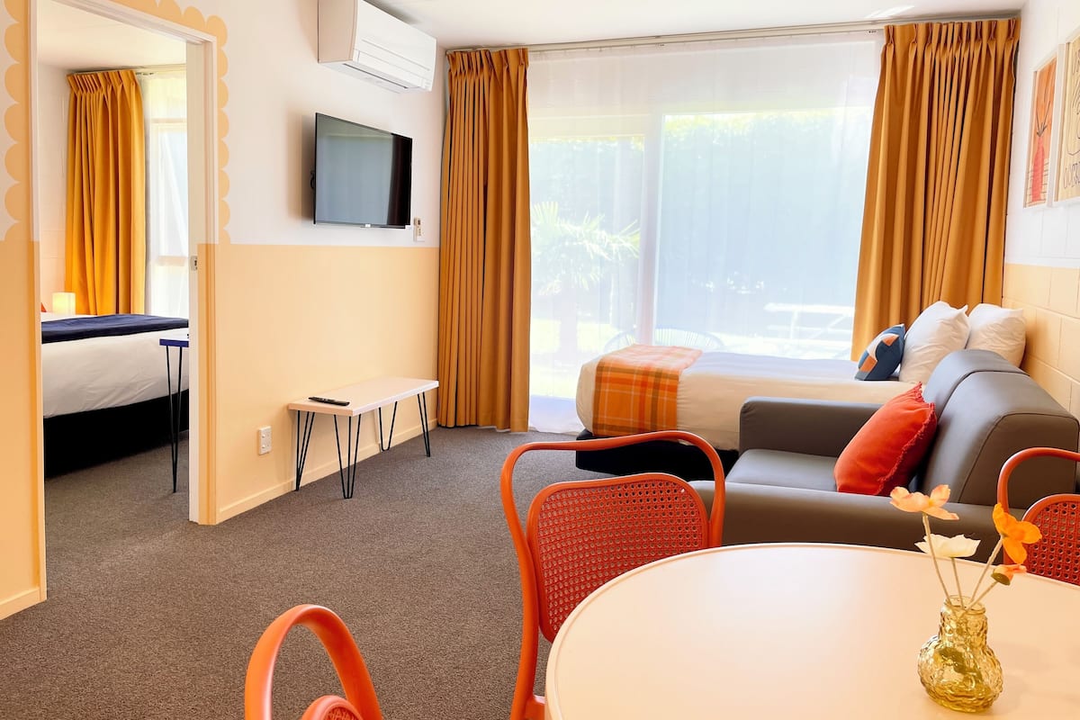 Superior Suite, 1 Bedroom, Garden View | Living area | Flat-screen TV