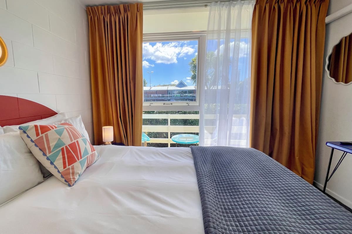 Deluxe Suite, 1 Bedroom, Garden View | Free WiFi, bed sheets