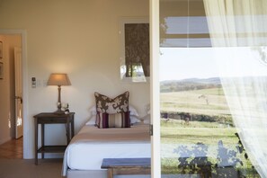 Rosby Guesthouse Single Room | Egyptian cotton sheets, premium bedding, pillowtop beds - Rosby Guesthouse (Eurunderee)