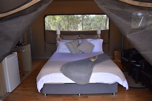 Luxury Eco-Tent | Egyptian cotton sheets, premium bedding, pillowtop beds, blackout drapes - Ketchup's Bank Glamping (Cannon Creek)