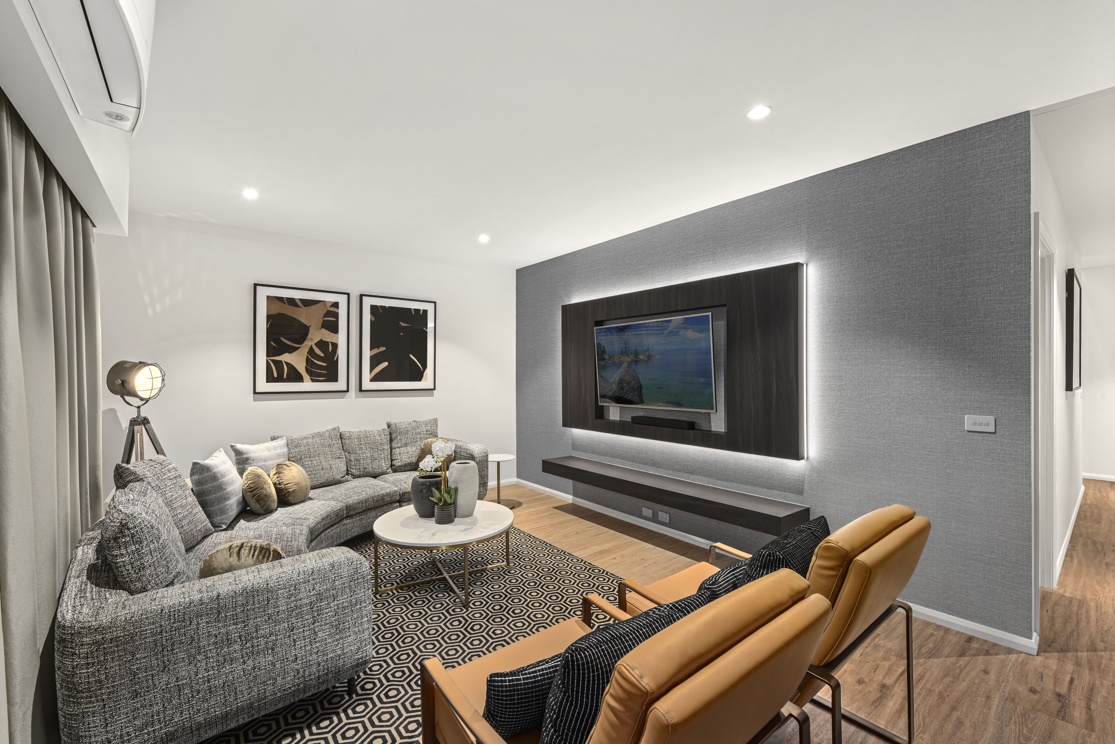 LCD-televisio, pöytätennispöytä