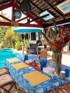 Outdoor dining - Travellers Motel (Port Vila)