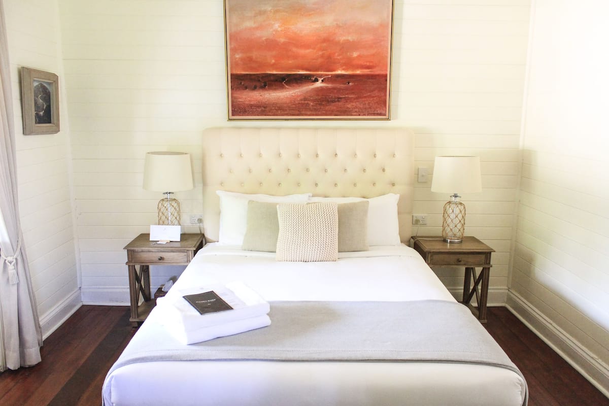 Joseph Snow Suite | Egyptian cotton sheets, premium bedding, pillowtop beds