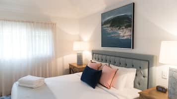 Deluxe Apartment, 1 King Bed, Garden View, Mezzanine | Egyptian cotton sheets, premium bedding, pillowtop beds