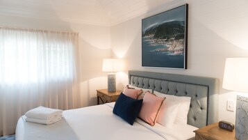 Apartamento Deluxe, 1 cama de matrimonio grande, vistas al jardín, entresuelo | Sábanas de algodón egipcio y ropa de cama de alta calidad