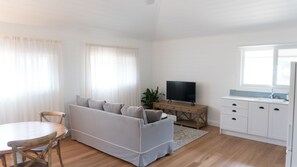 Deluxe Apartment, 1 King Bed, Garden View, Mezzanine | Living room | Flat-screen TV, iPod dock - Bangalow Guesthouse (Bangalow)