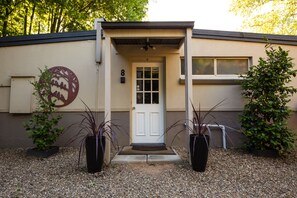 Signature Suite, Jetted Tub, Garden View | Terrace/patio