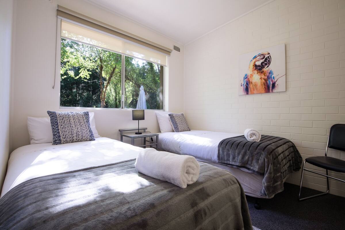 Premium Apartment, 2 Bedrooms, Garden View | Premium bedding, Tempur-Pedic beds, soundproofing, iron/ironing board